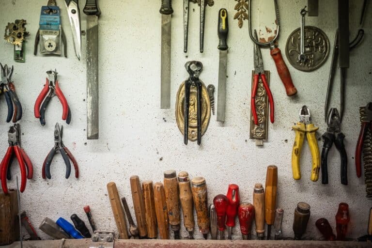 Türschwellen-Effekt überwinden – Heimwerker in organisierter Werkstatt